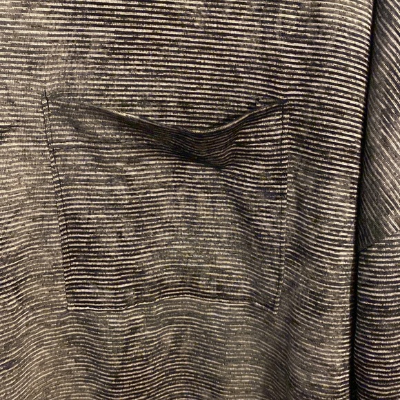 Shirt long three-quarter sleeves with front pocket - Picture 3 of 6